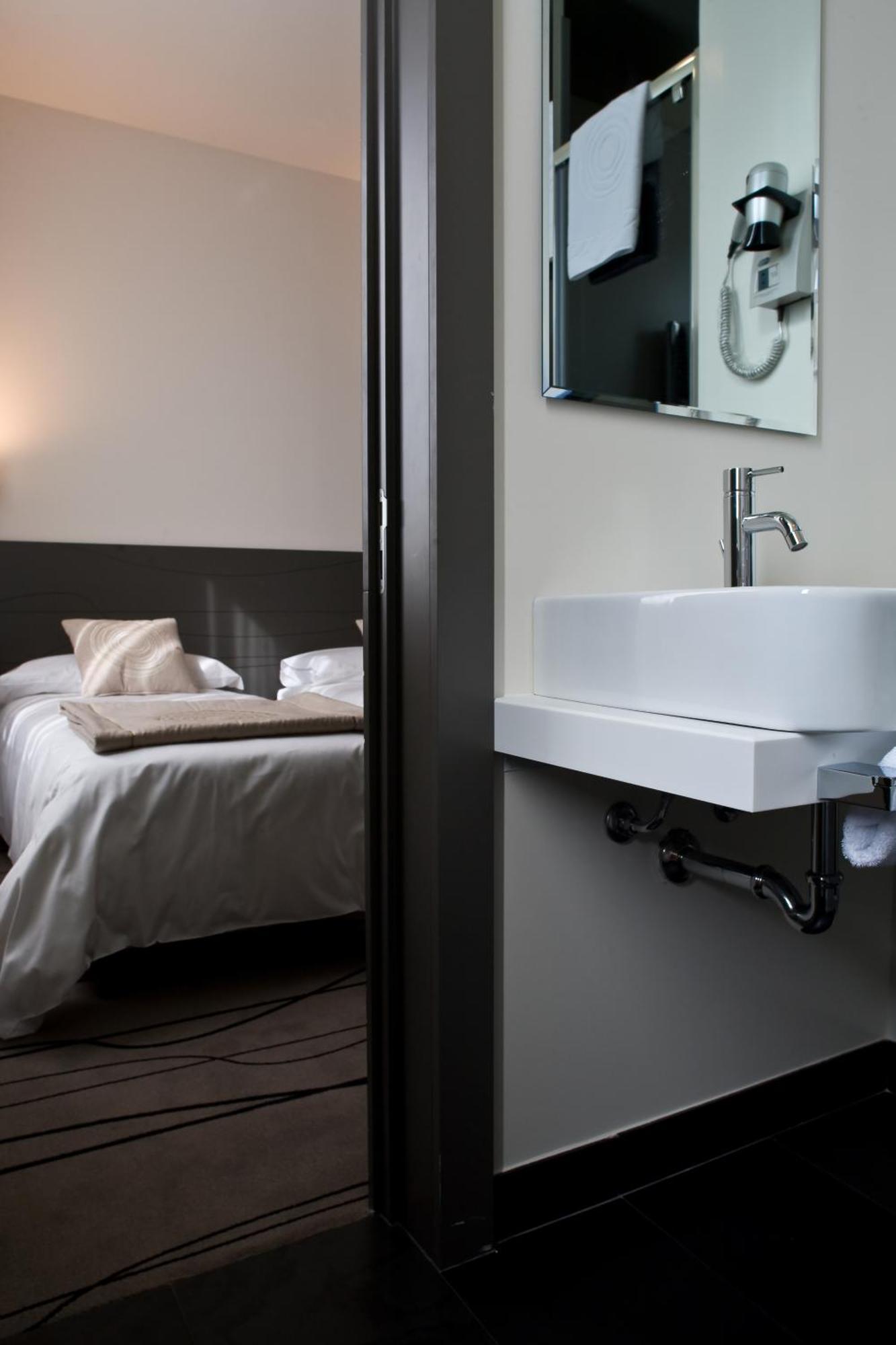 Eos Hotel 3*